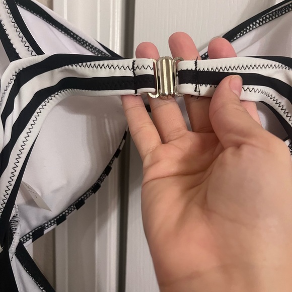 Cupshe black and white one piece 🩱 - Picture 3 of 7